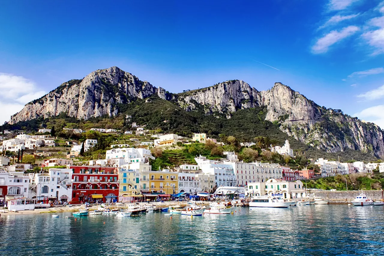 Ausblick vom Meer auf Capri