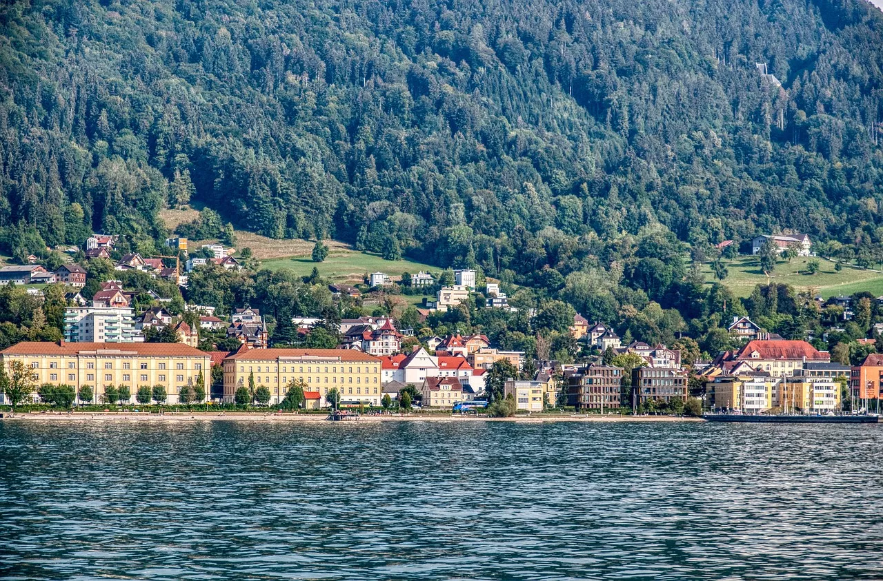 Blick auf Bregenz vom Meer