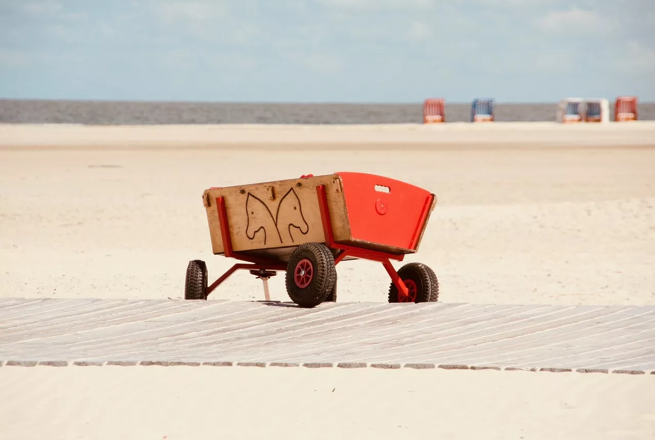 Bollerwagen am Strand in Amrum