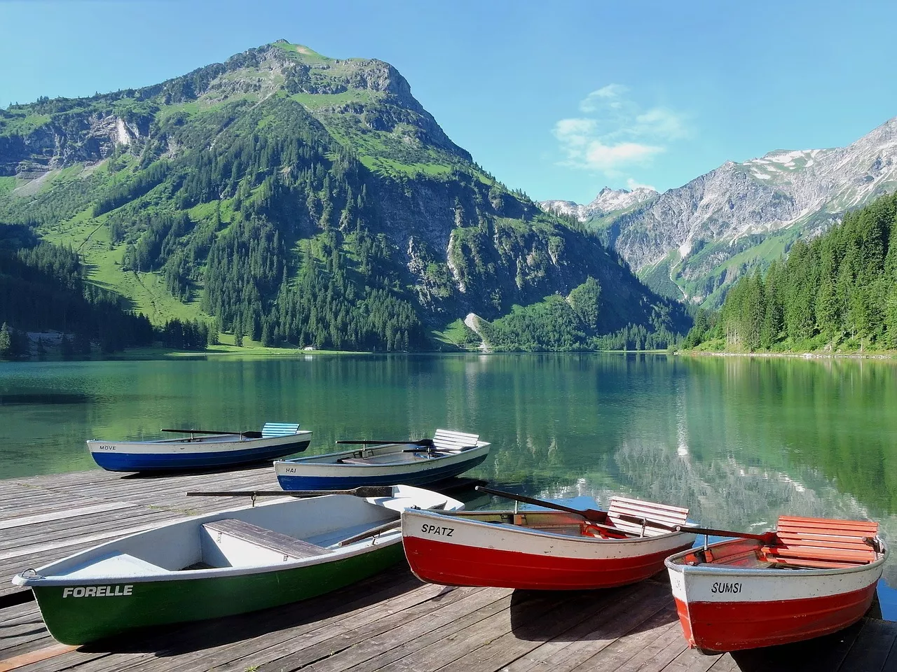 Boote am Vilsalpsee in Tirol