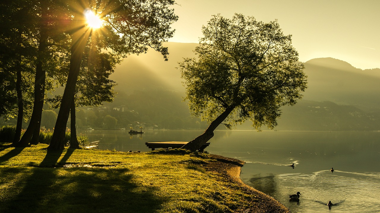 Landschaft bei Sonnenaufgang in Kärnten