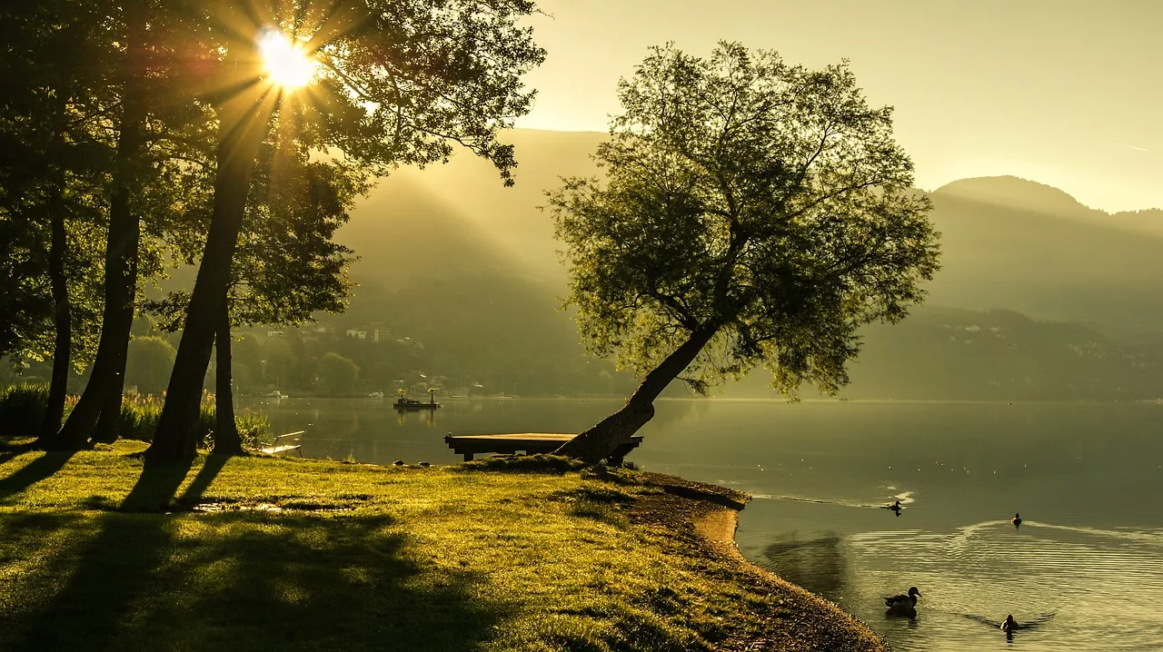 Landschaft bei Sonnenaufgang in Kärnten