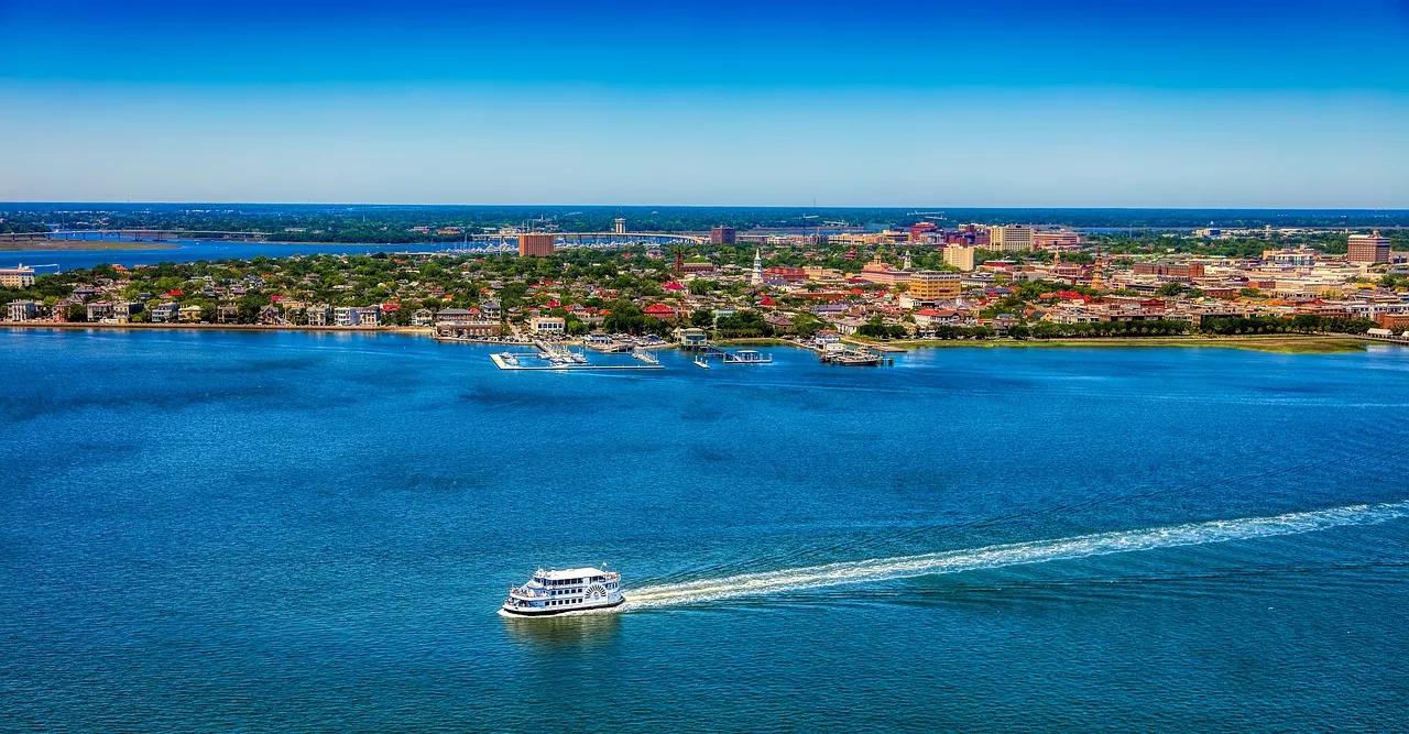 Schiff im Wasser bei Charleston